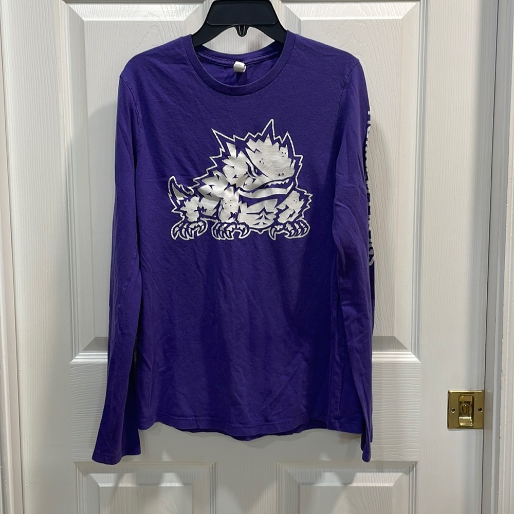 Long sleeve TCU horned frog T-shirt with “horned frogs” down the left sleeve